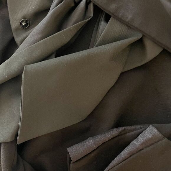 Alice + Olivia Black Bolero with Stunning Bow Accent
|SIZE: XS| - Picture 10 of 14